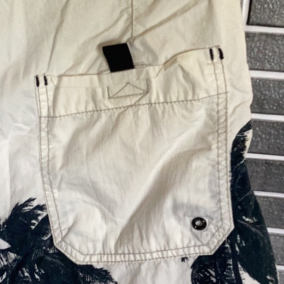 American Eagle Graphic Swim/Board Shorts size 36 - Picture 3 of 7